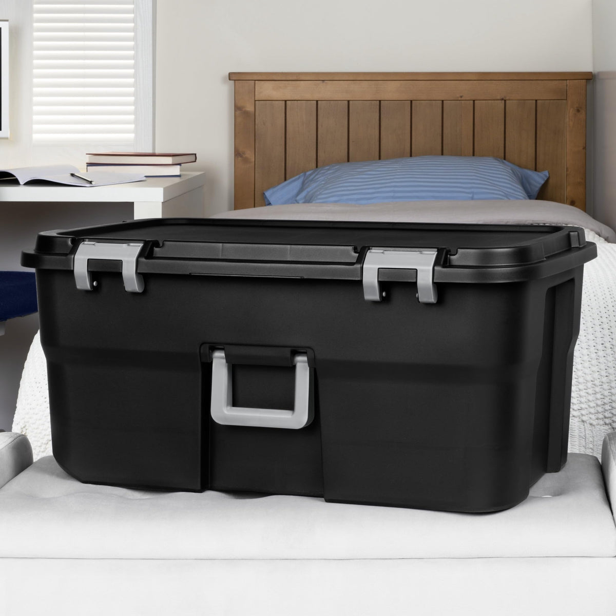 Black 22Gal Wheeled Lockable Storage Footlocker T664616